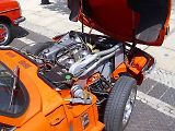 Pohled na motor vozu Triumph Spitfire.