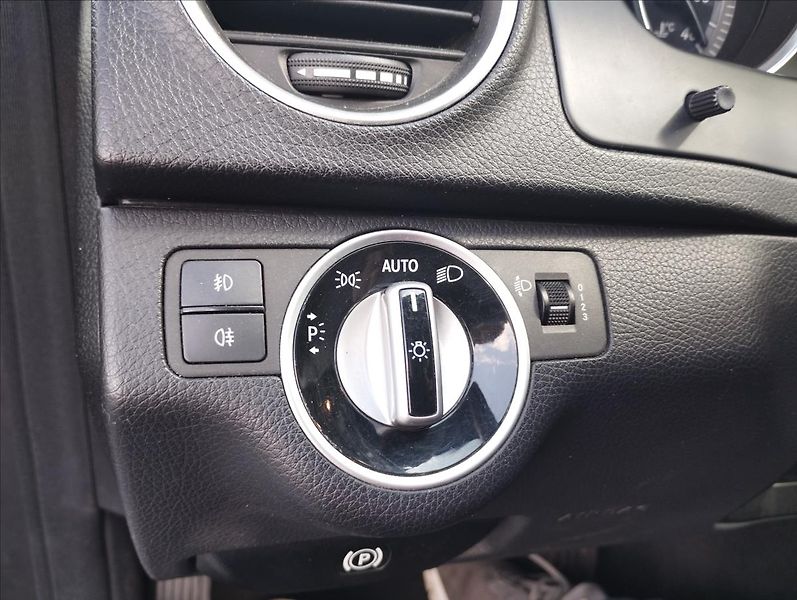 Mercedes-Benz Třídy C 2.2 CDi 150KW   2,1 - fotka 20 z 22