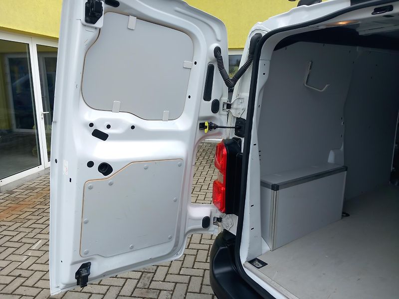 Citroën Jumpy (2023) 1,5HDi 1.MAJ POUZE 46t.KM! DPH - fotka 16 z 36