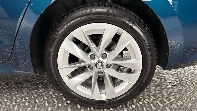 Škoda Octavia 2.0 TDI DSG Style Combi - fotka 19 z 26