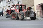 Traktor LKT 80 zachycený v Milešově na Litoměřicku.