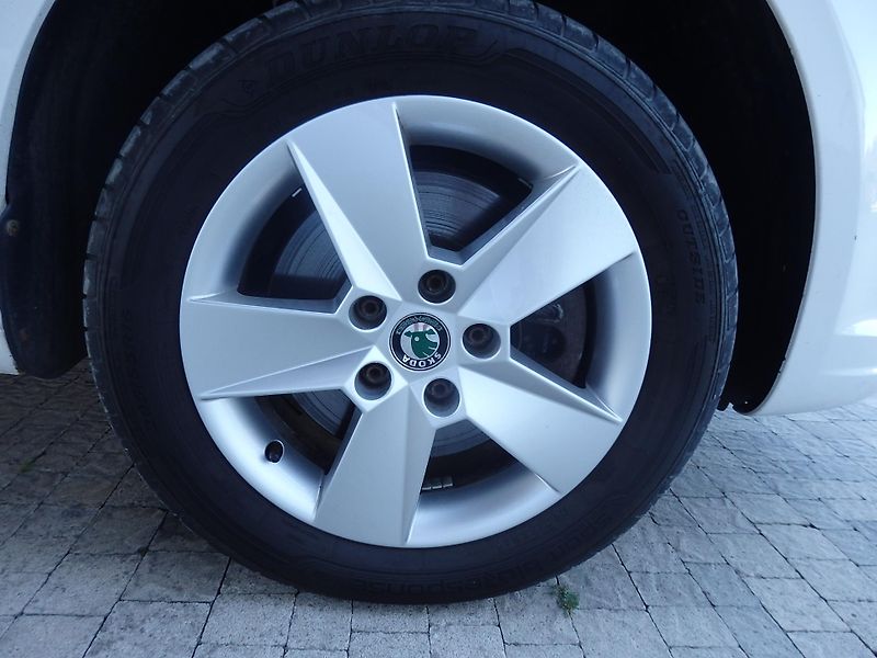 Volkswagen Caddy MAXI 1.6 TDI 7 MÍST, ZÁVĚS - fotka 18 z 21