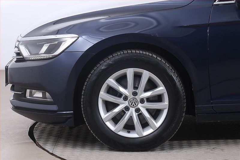 Volkswagen Passat (2017) 1.6 TDI, Automat, Serv.kniha - fotka 15 z 24
