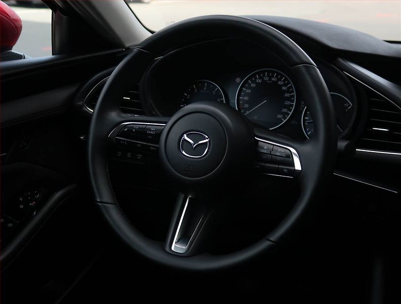 Mazda 3 (2026) Selection e-Skyactiv G140 - fotka 17 z 21