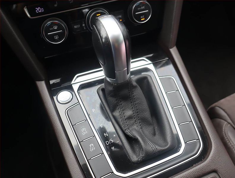 Volkswagen Passat (2015) 1.8 TSI, Automat, Serv.kniha - fotka 16 z 24