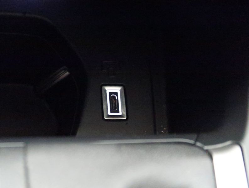 Peugeot 308 1,2 PT ALLURE NAVI KAMERA ČR - fotka 33 z 47