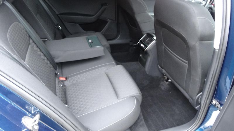 Škoda Superb 2.0TDi DSG Taž.zař. CEBIA  - fotka 6 z 32