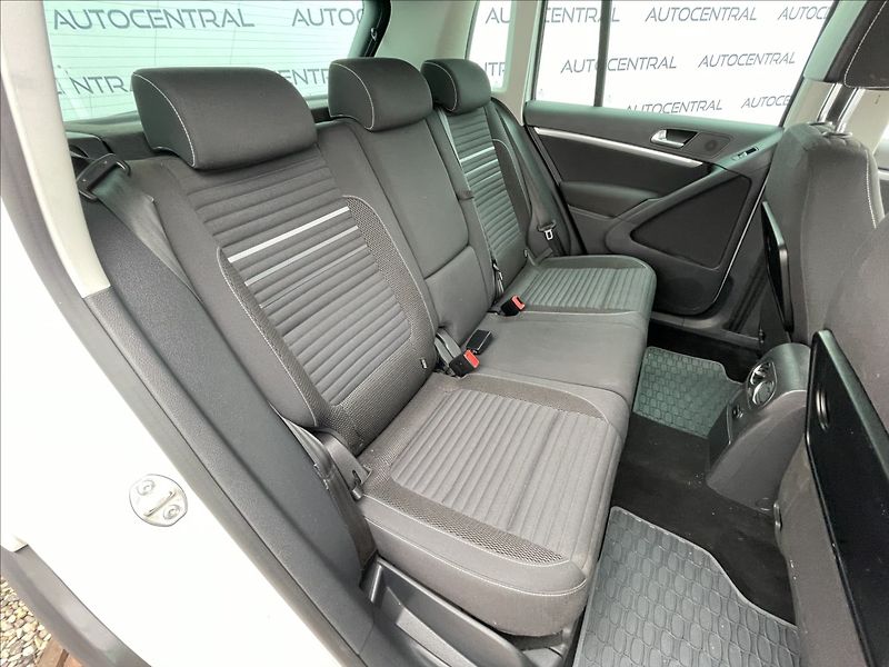 Volkswagen Tiguan 2,0 TDi,103kW,R-line,4x4,serv. - fotka 20 z 22