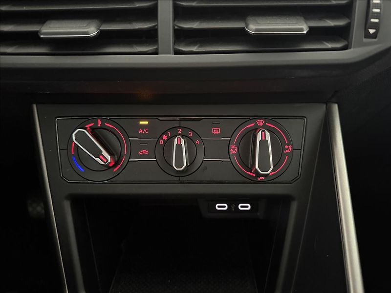 Volkswagen Polo 1,0   MPI 59kW,SERVISKA,1.MAJ - fotka 18 z 22