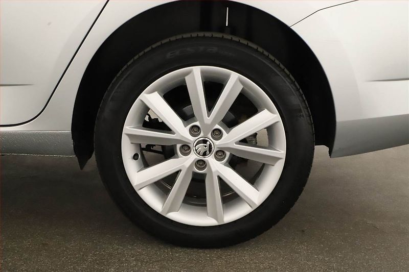 Škoda Fabia (2017) 1.0 TSI, Navi, Tempomat - fotka 11 z 18