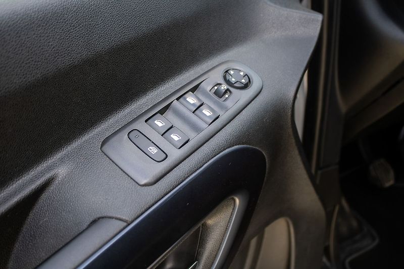 Peugeot Rifter - fotka 13 z 36