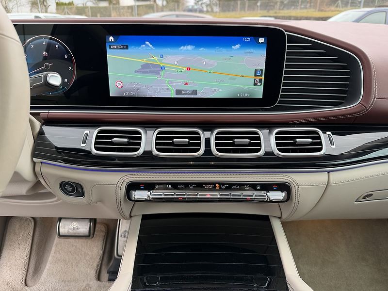 Mercedes-Benz GLS 4MATIC MAYBACH - fotka 17 z 38