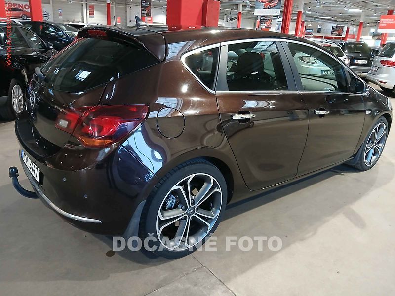 Opel Astra (2013) 1.6i, servis.kniha, AT - fotka 2 z 3