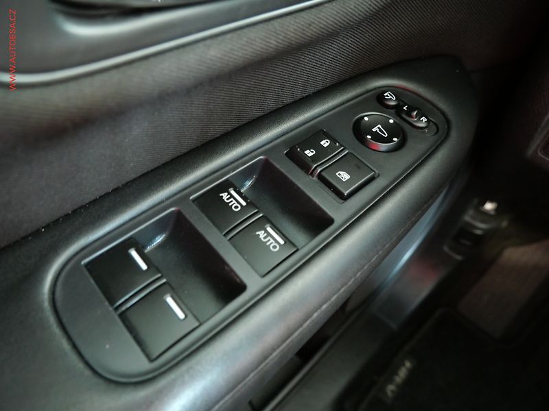 Honda HR-V (2017) 1.5 i-VTEC, ČR, Comfort - fotka 14 z 22