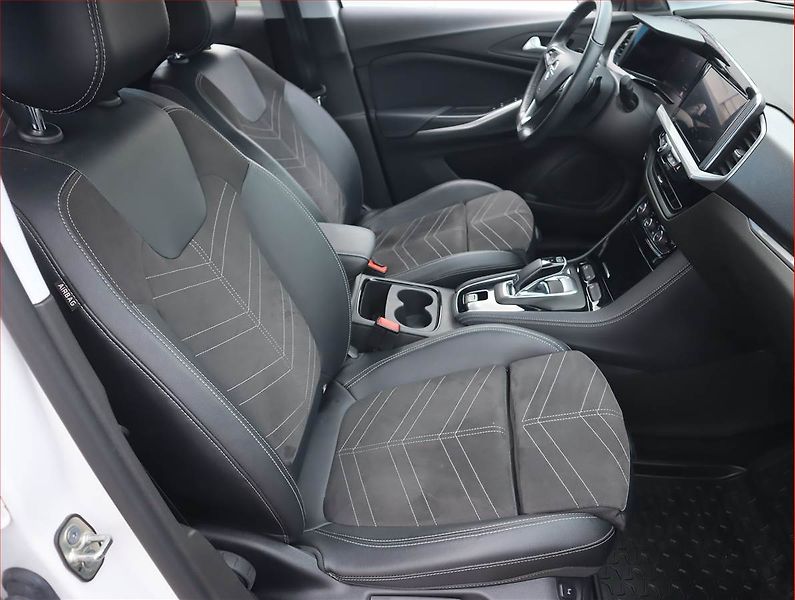 Opel Grandland X (2023) 1.2 Turbo - fotka 9 z 23