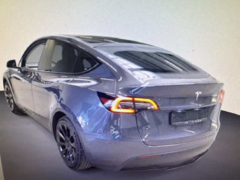 Tesla Model Y RWD 220kw TZ SOH 93,0 % - fotka 4 z 8