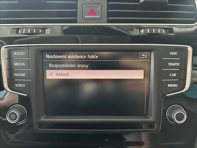 Volkswagen Golf 1,4   TSI 92kW,HIGHLINE,SERVIS - fotka 19 z 30