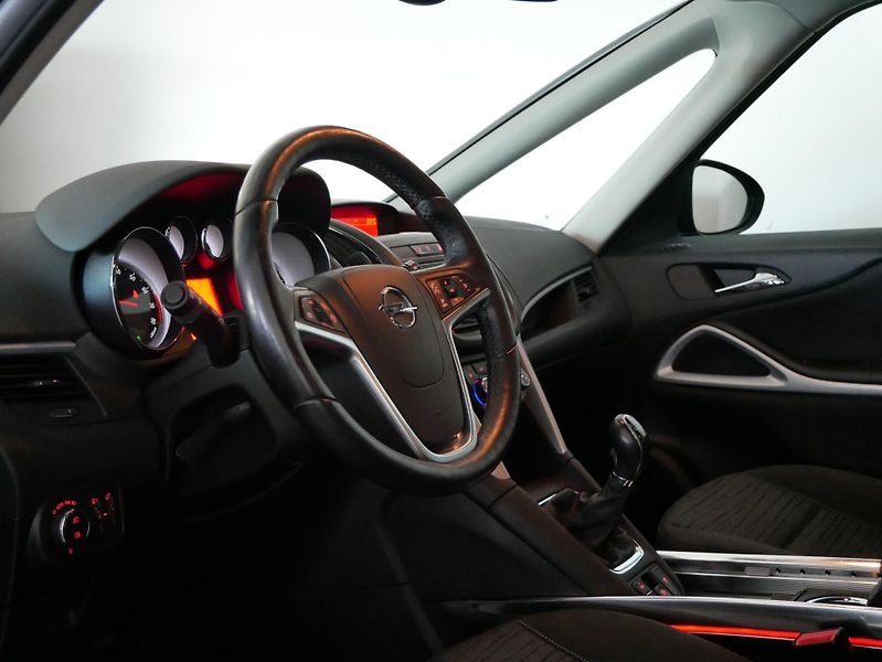 Opel Zafira - fotka 14 z 25