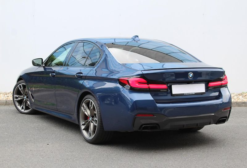 BMW Řada 5 M550i xDrive Sedan - fotka 8 z 28