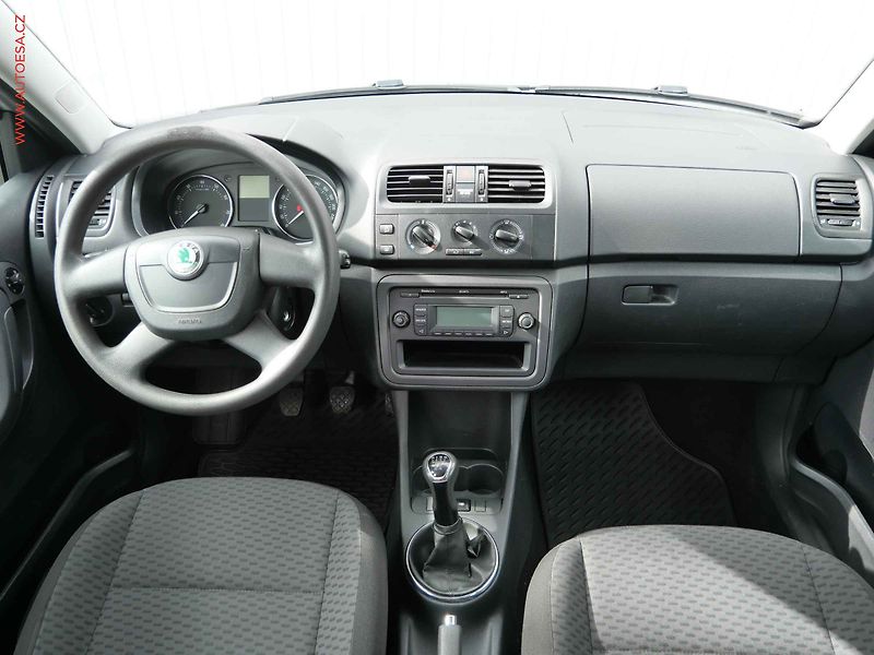 Škoda Fabia (2011) 1.2 TSi, AC, tempo - fotka 8 z 15