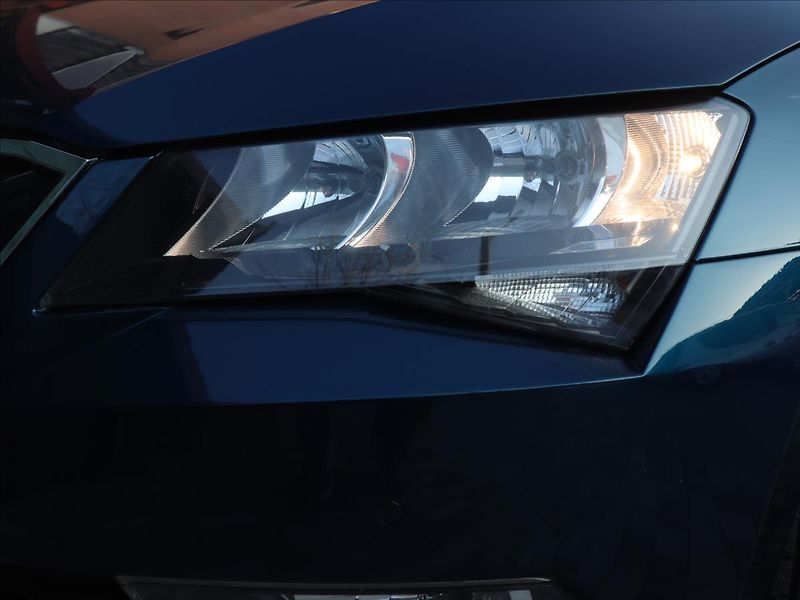 Škoda Superb 2,0 TDi, Kessy, FrontAssist, P - fotka 34 z 40