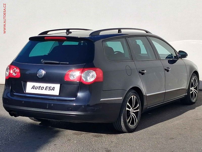 Volkswagen Passat (2009) 2.0 TDi, Sport, navi, Webasto - fotka 4 z 21