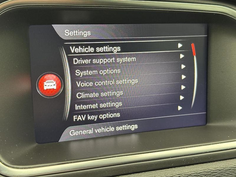 Volvo V40 T2 MOMENTUM AUT - fotka 39 z 41