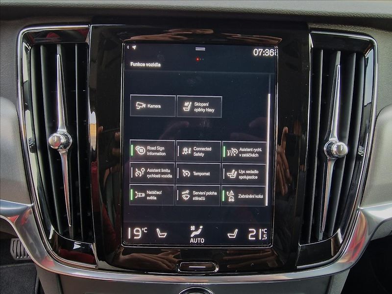 Volvo V90 B4 AWD Momentum Pro Auto,1Maj - fotka 27 z 50