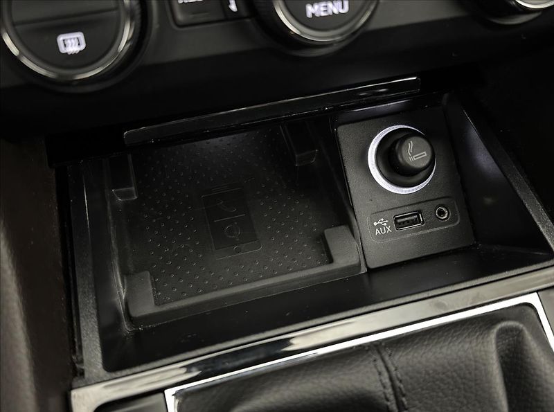 Škoda Superb 2,0 TDi 110kW L&K DPH ACC DCC - fotka 32 z 56