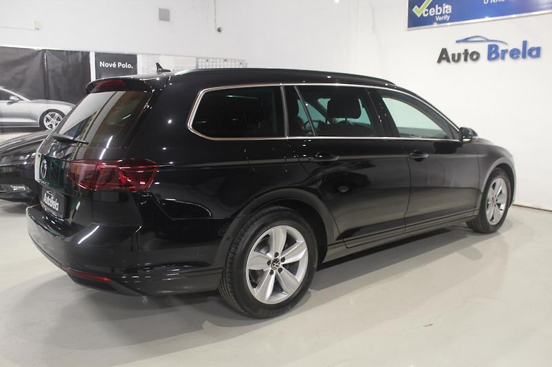 Volkswagen Passat (2021) 2.0TDI DSG Matrix display  - fotka 13 z 31