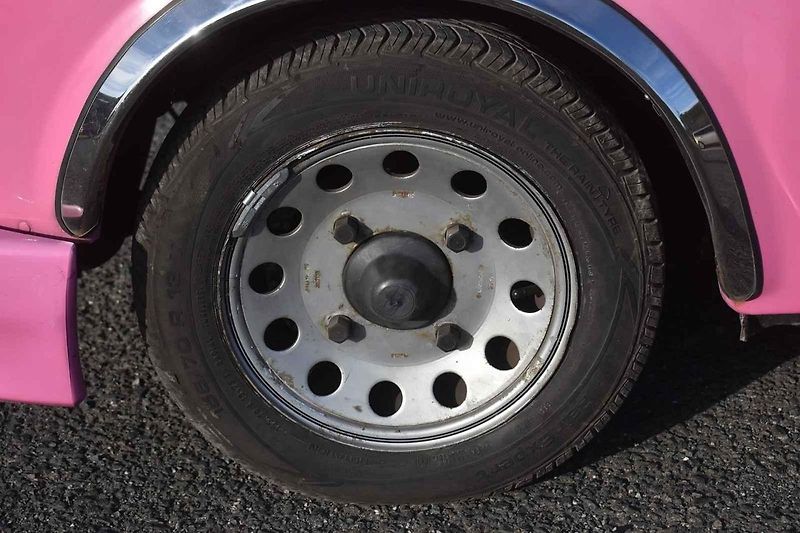 Trabant Cabrio, zejména v takovéto růžové barvě, budí zaslouženou pozornost.