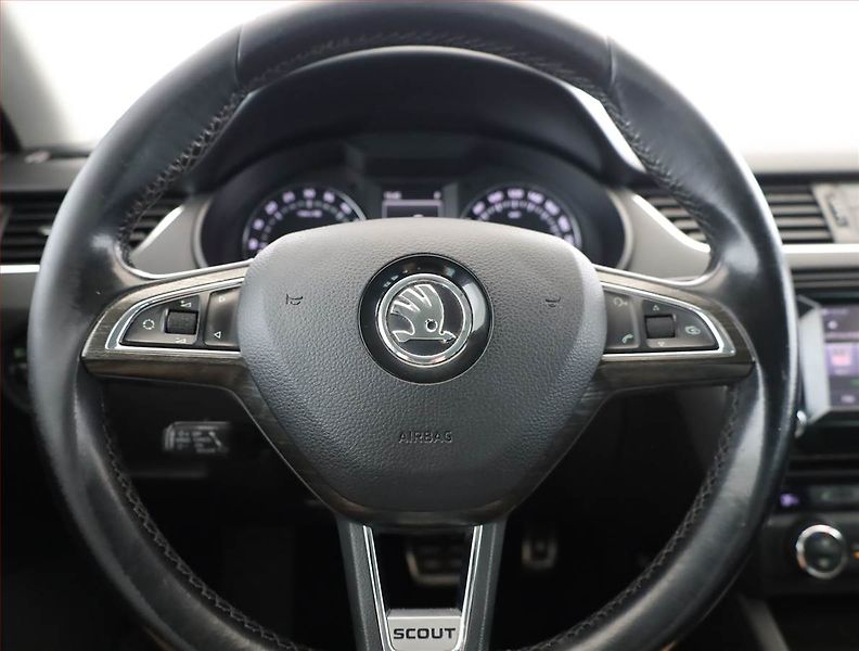 Škoda Octavia (2015) Scout 2.0 TDI, 4X4, Automat - fotka 8 z 19