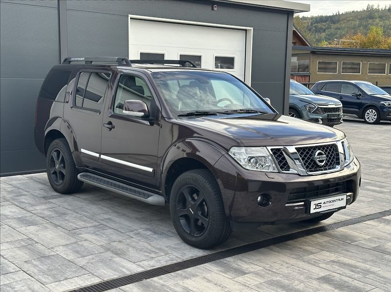 Nissan Pathfinder 3,0 DCI 231PS  LE Executive 4x - fotka 5 z 55