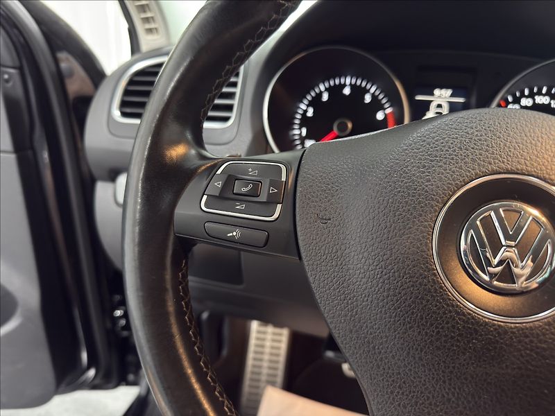 Volkswagen Golf 1,4   TSI STYLE BI-XEN NAVI - fotka 12 z 34