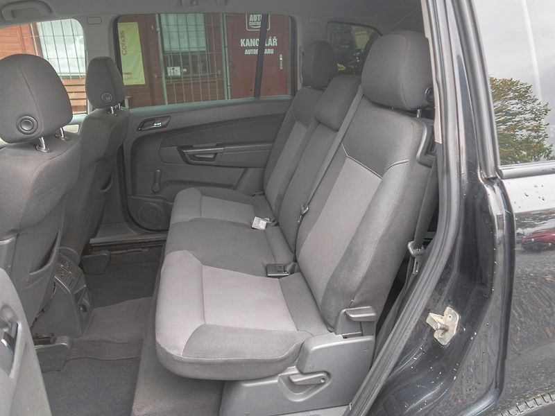 Opel Zafira (2008) 1.9D 88KW - 7 sedadel - fotka 32 z 40