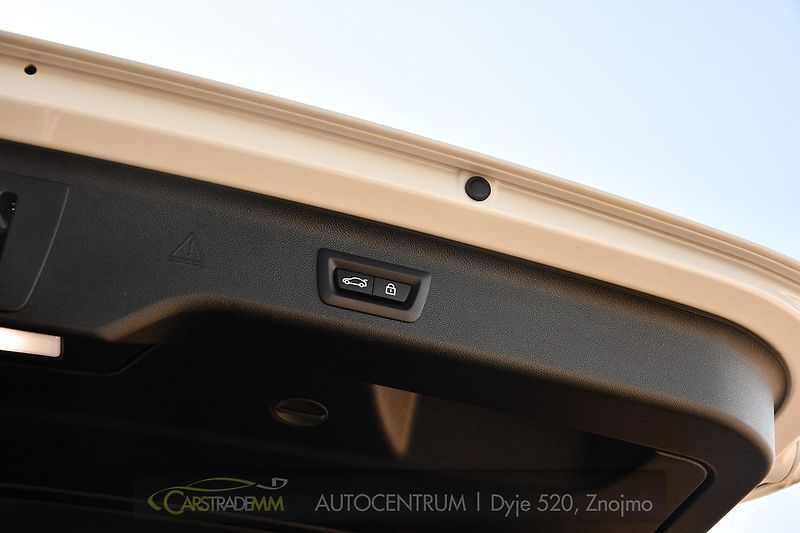 BMW Řada 5 520d - fotka 50 z 58