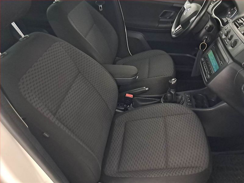 Škoda Roomster (2015) 1.2 TSI, Tempomat - fotka 9 z 20