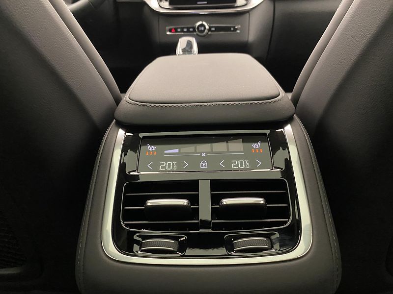 Volvo XC90 (2026) B5 AWD AUT BRIGHT ULTRA 7míst - fotka 74 z 74