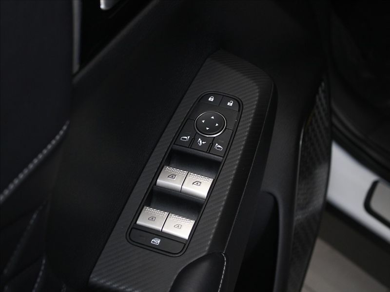 Mitsubishi Outlander 2,4 PHEV AWD Instyle TAŽNÉ - fotka 18 z 30