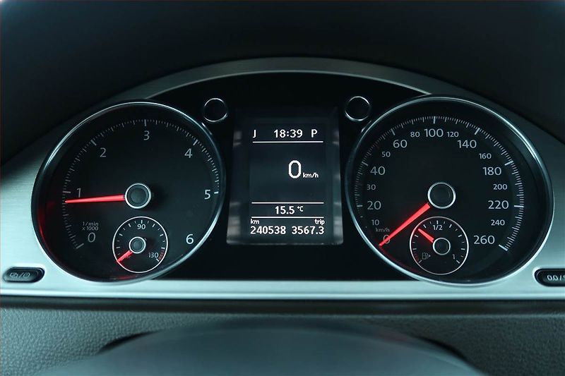Volkswagen Passat (2013) 2.0 TDI, 4X4, Automat, Navi - fotka 11 z 26