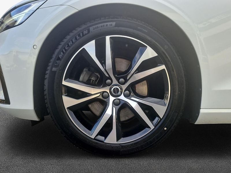 Volvo V60 B4 Plus Dark - fotka 7 z 19