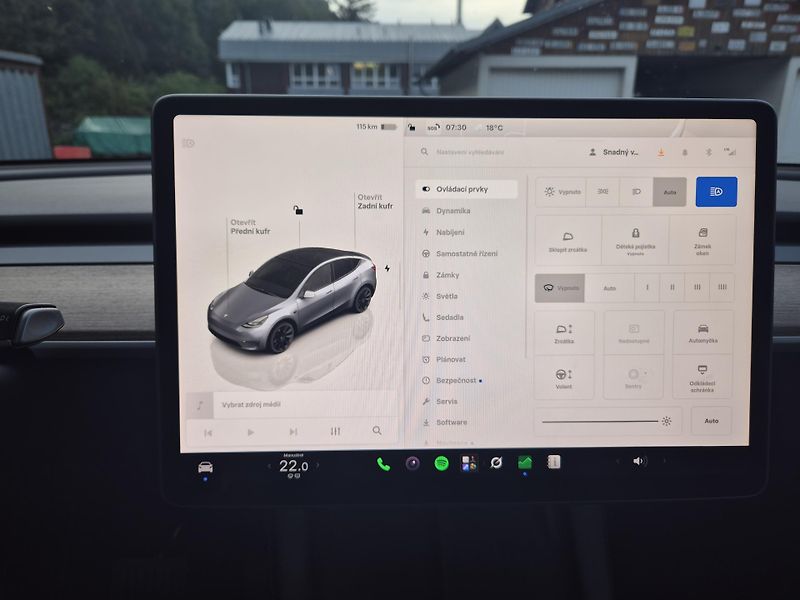 Tesla Model Y LONG RANGE DUAL MOTOR 95,0% - fotka 20 z 49