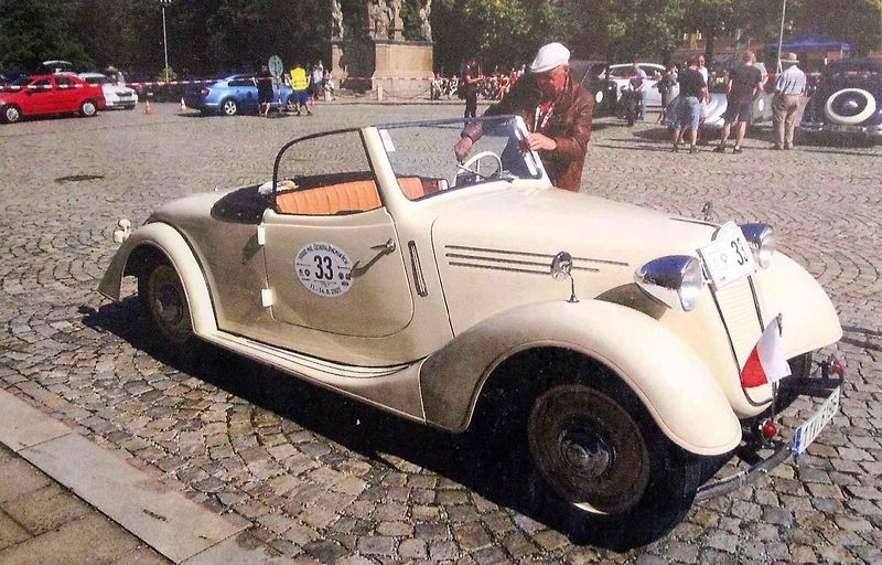Nádherně zrekonstruovaná Tatra 57B roadster s karosérií od firmy Odřich Uhlík z Prahy Strašnic.
