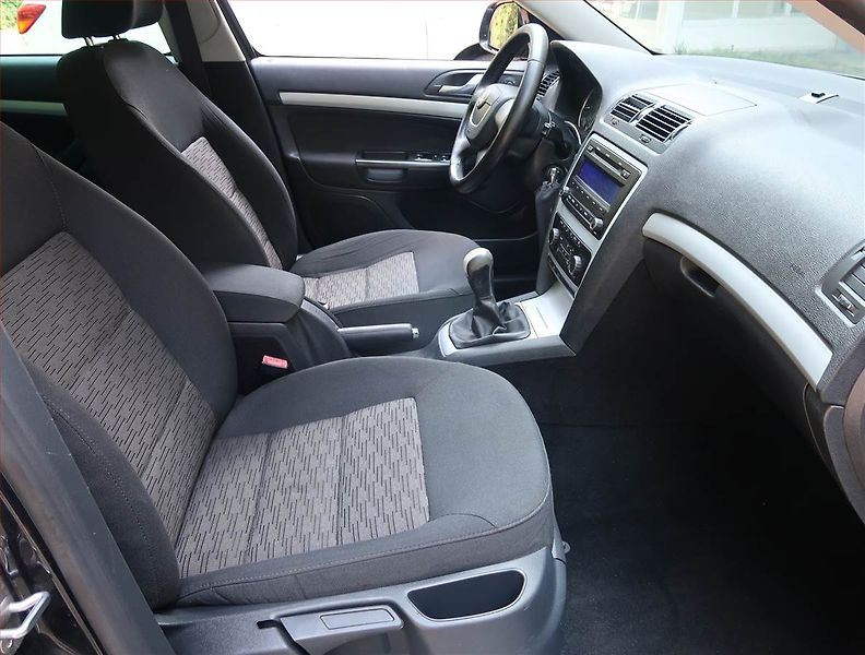 Škoda Octavia (2010) 1.6 TDI, Serv.kniha - fotka 9 z 18