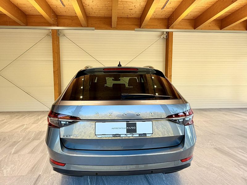 Škoda Superb 2.0 TDi 110 Kw DSG Style Plus - fotka 18 z 28