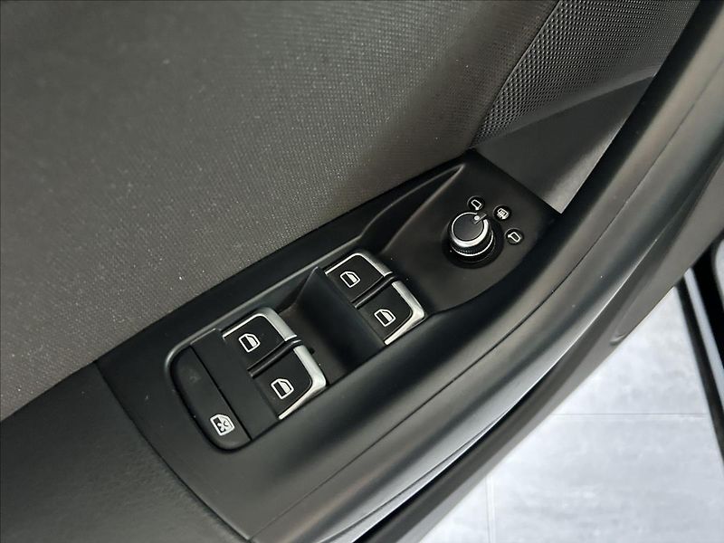 Audi Q3 1,4   TFSI 110kW,1.MAJ,SERVISK - fotka 8 z 24