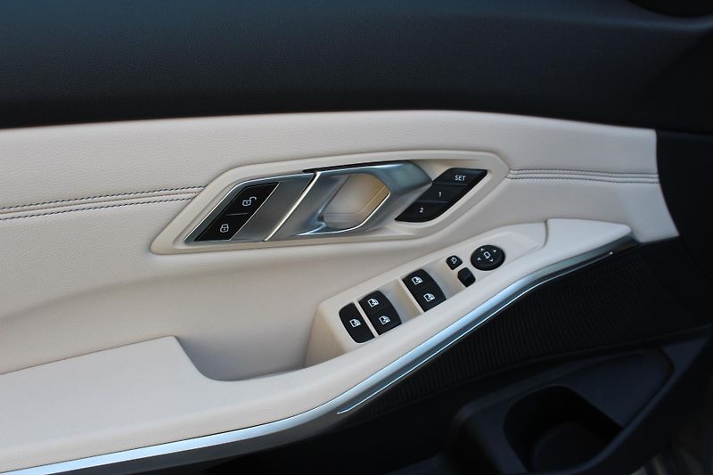 BMW Řada 3 M340i xDrive Sedan - fotka 10 z 25
