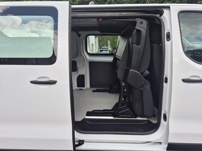 Opel Vivaro E FLEXSPACE L 6 MÍST - fotka 34 z 37