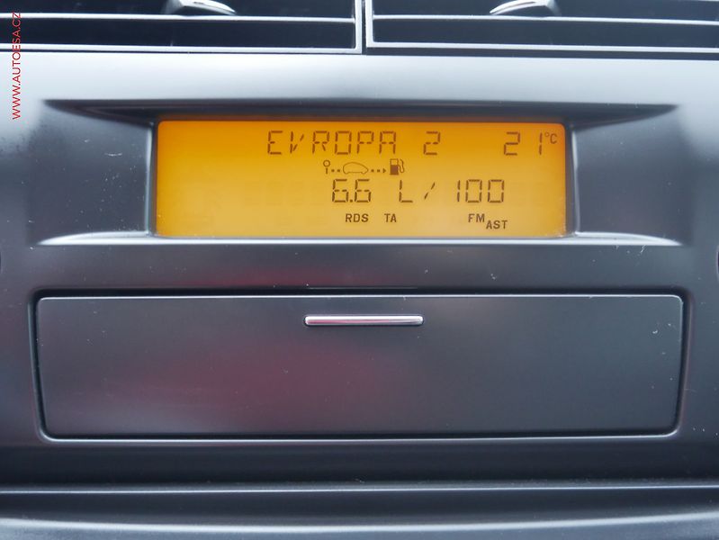Citroën C4 (2005) 1.4 16V, ČR, AC, temp - fotka 16 z 17