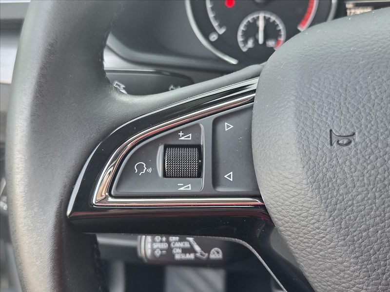 Škoda Superb 2,0 TDi DSG Style Plus DPH ČR - fotka 15 z 25
